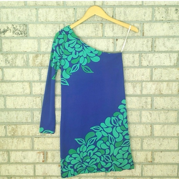 Lilly Pulitzer Whitaker Dress 
Blue w Green Leaf Print Length 34" Chest 15.5" - Picture 3 of 5
